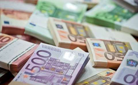Euro nuk ndal renien: Prek nivelin me te ulet qe nga fillimi i pandemise